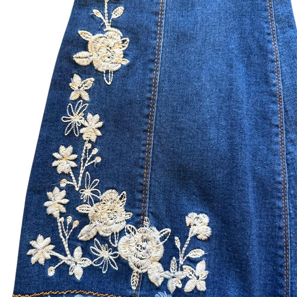 Chelsea & Violet Blue Flare Jeans with Embroidered white flowers - Picture 4 of 5